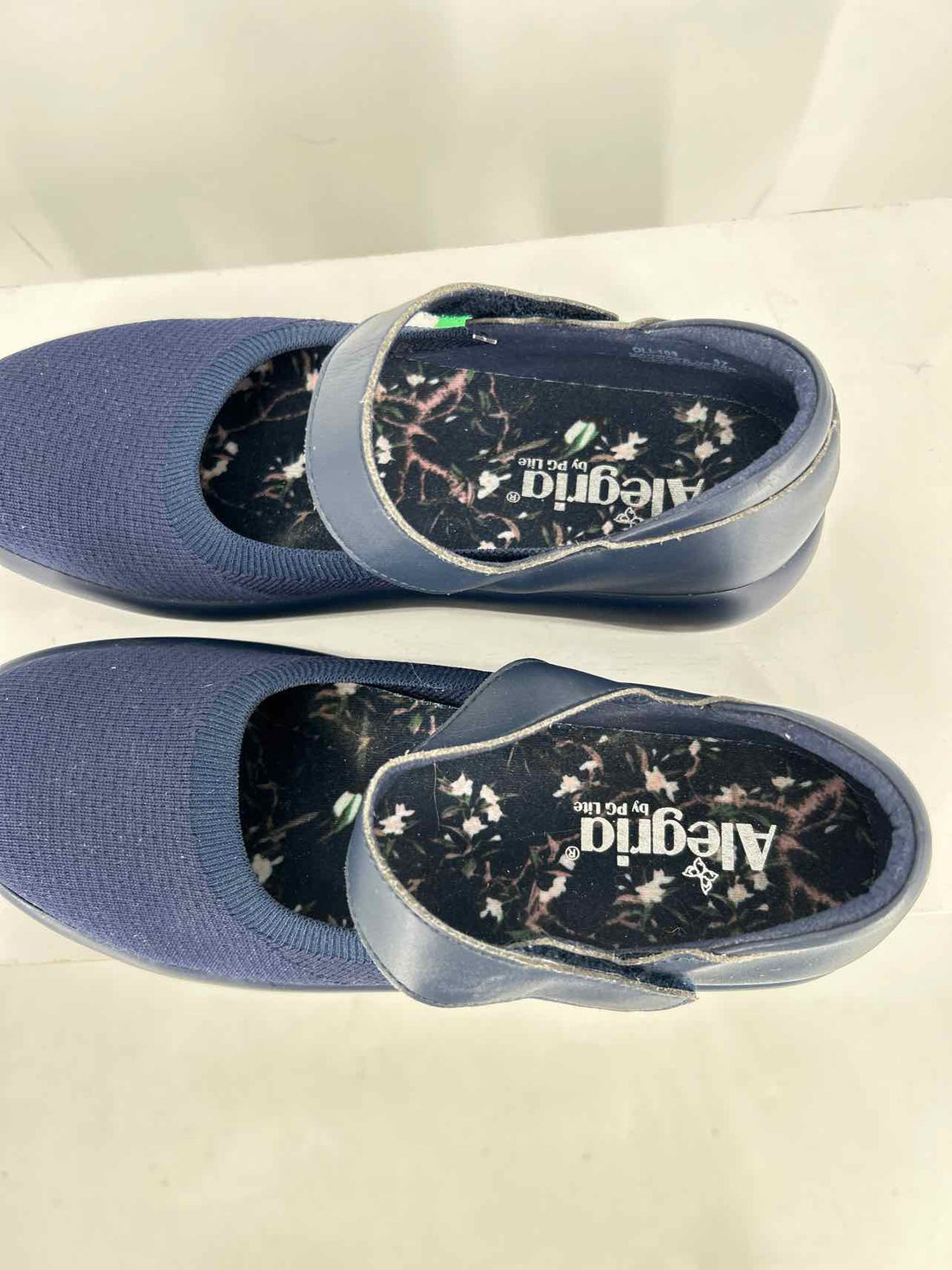 Alegria Women Size 37 (6.5-7) Navy Flats