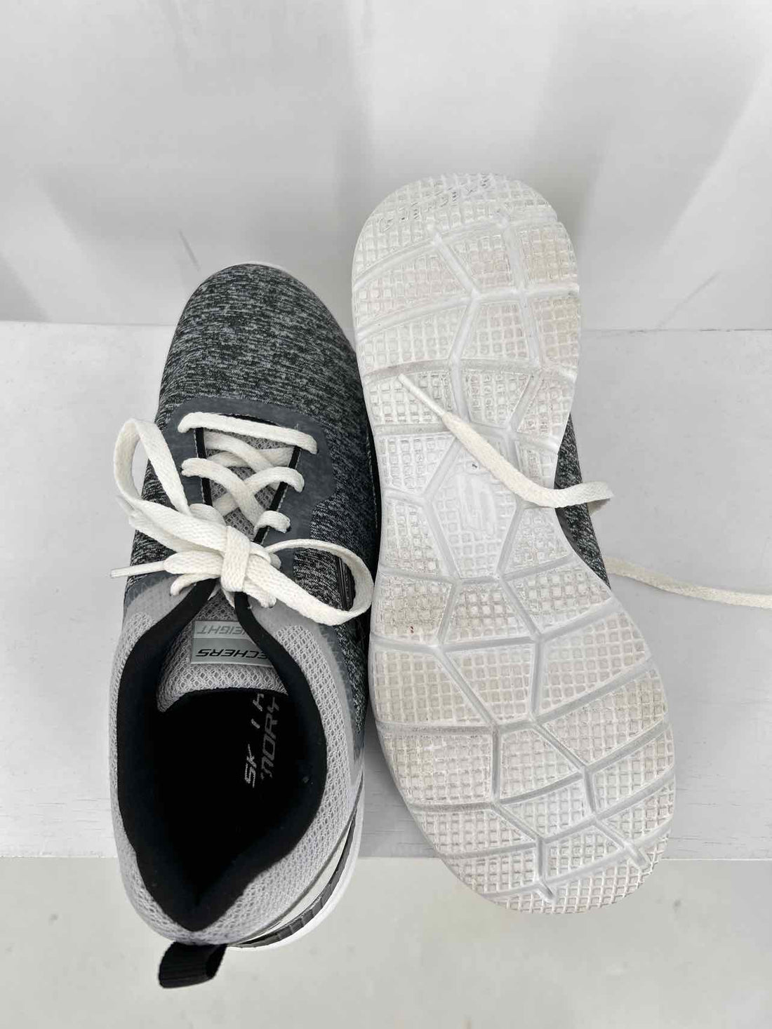 Sketchers Women Size 7 Heathered Gray Like New Sneakers