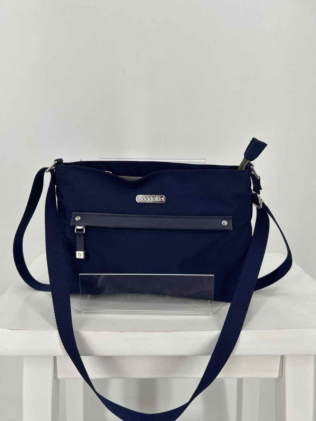 Baggallini Navy Nylon Pre Owned Crossbody