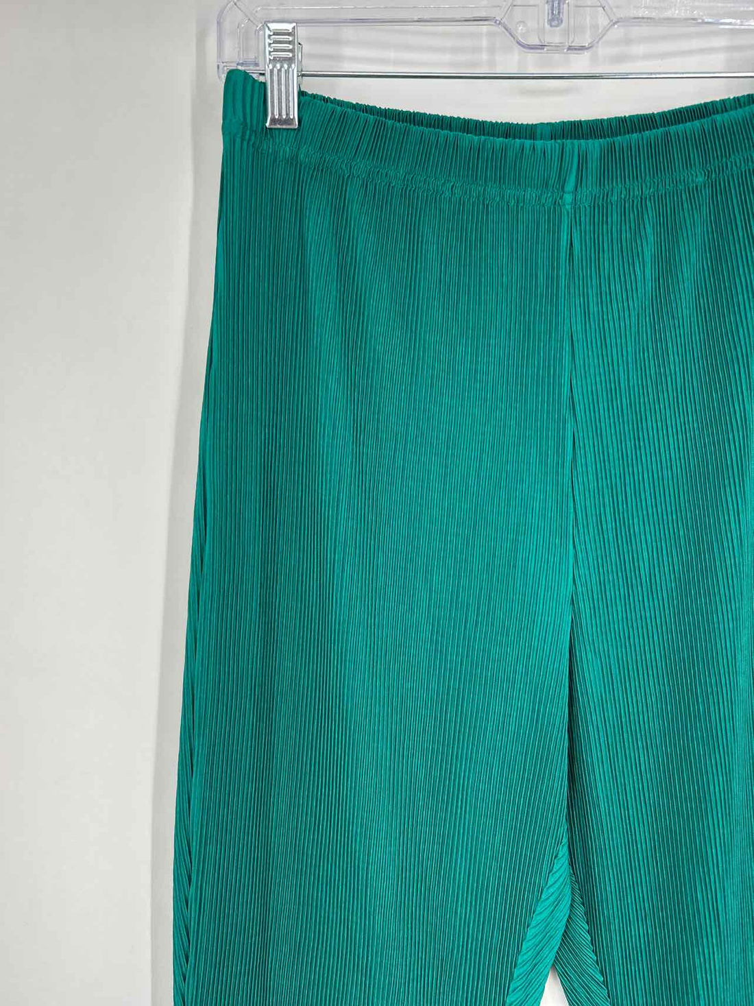 Davi & Dani Size M Teal Pleated NWT Pants