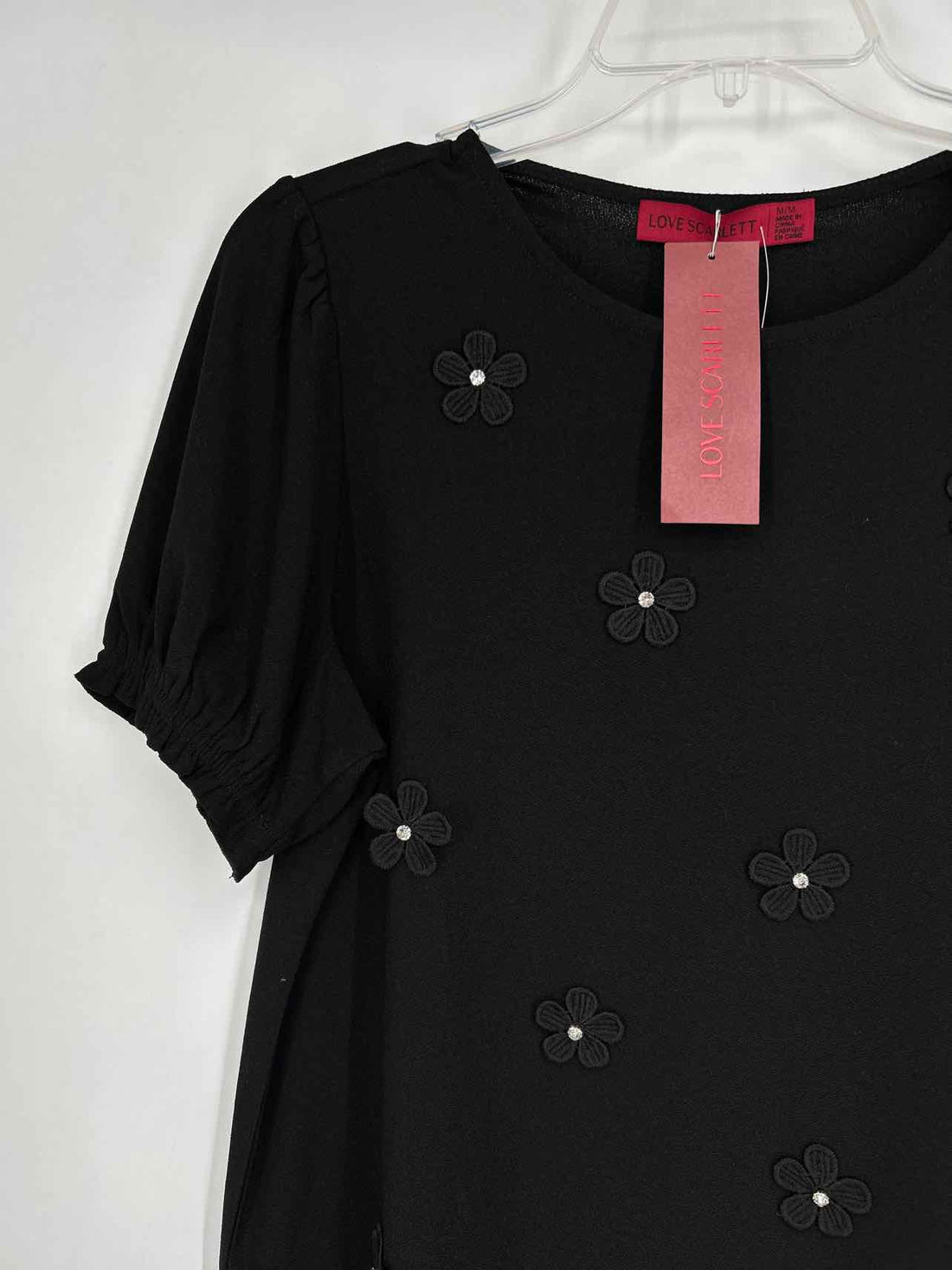 Love Scarlet Size M Black NWT Short Sleeve