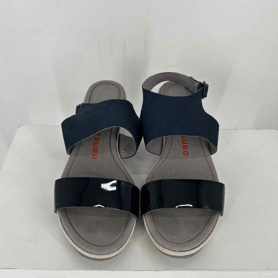 TSUBO Women Size 9.5 Navy Sandals