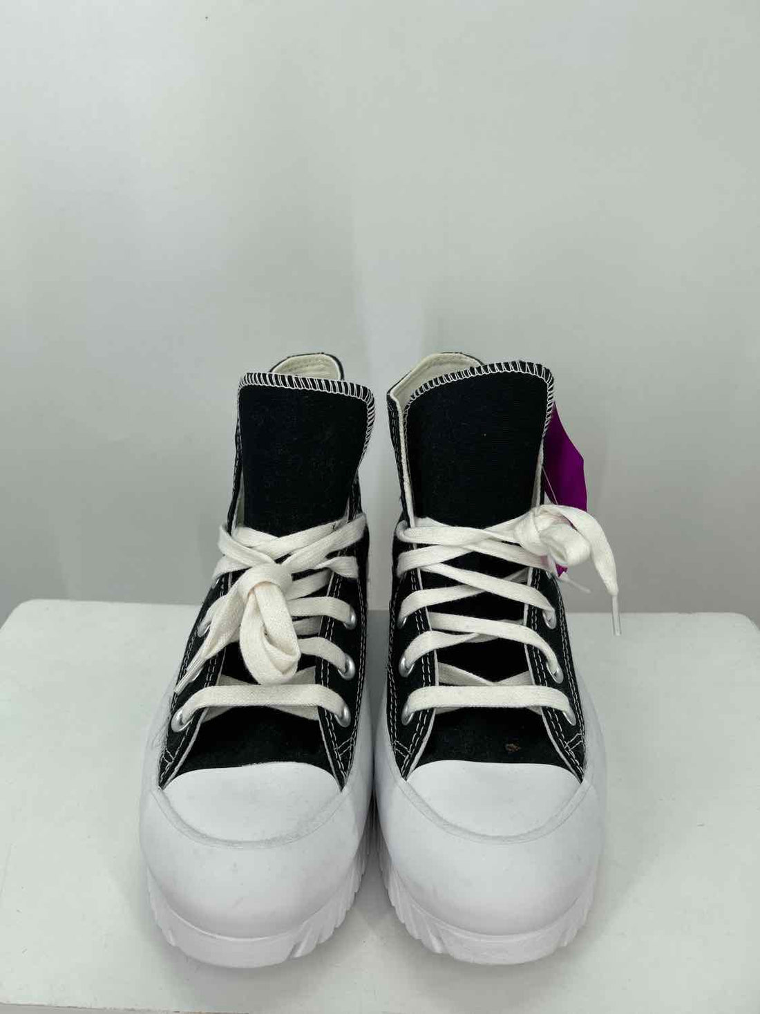 Converse Women Size 8 Black & White Like New Platforms