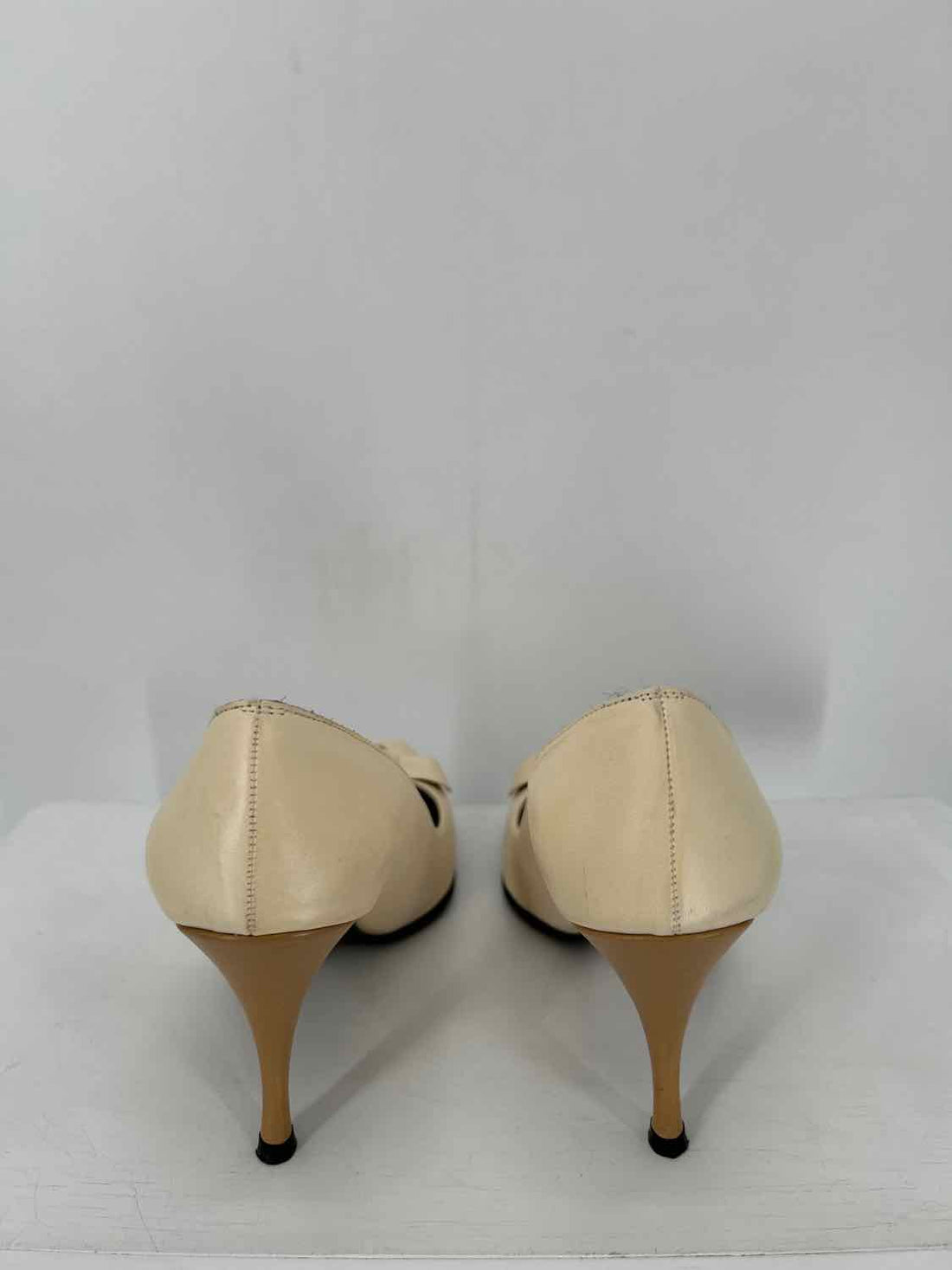 Stuart Weitzman Women Size 7.5 Cream Heels