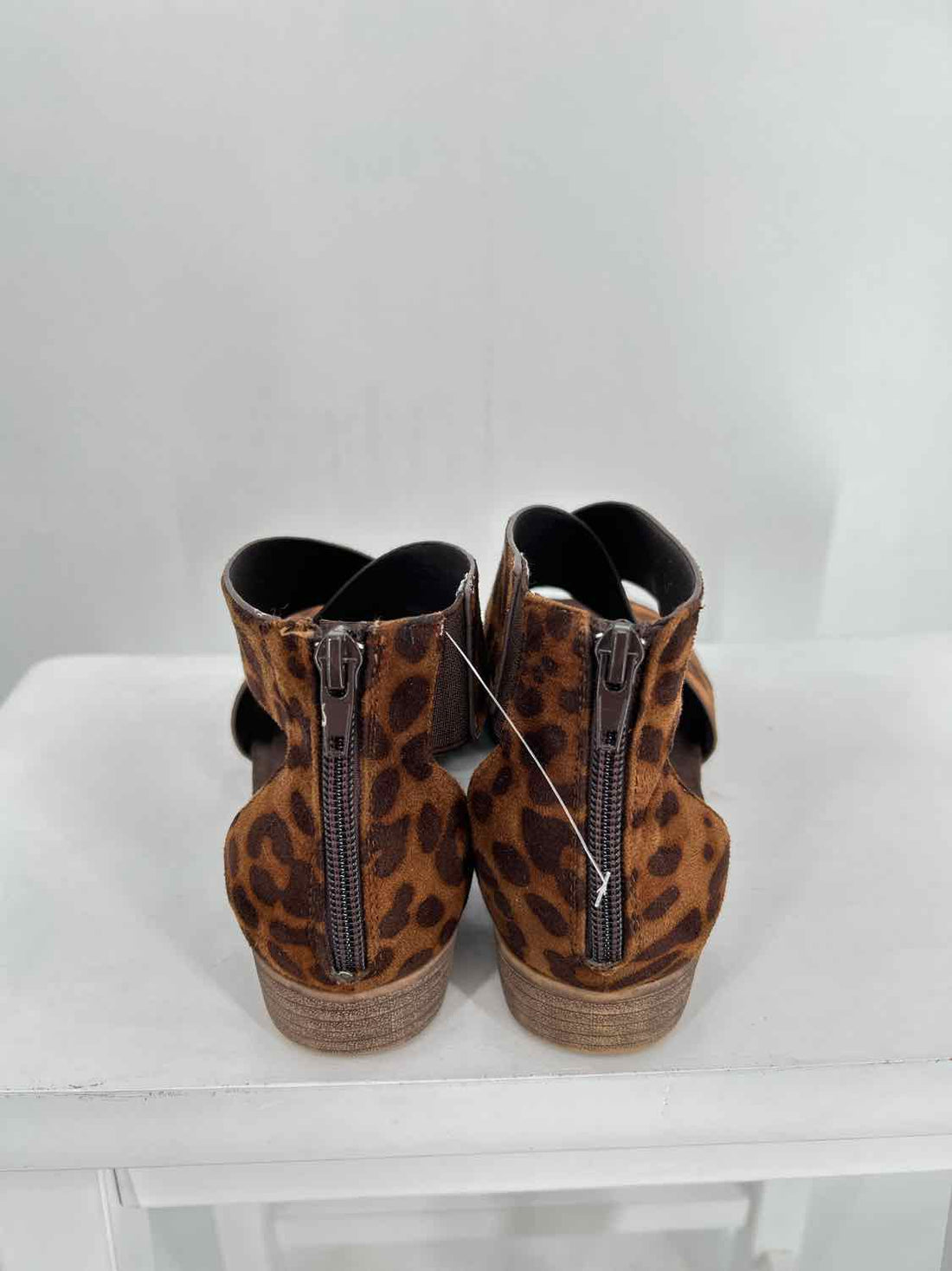 Pierre Dumas Women Size 6 Leopard Sandals