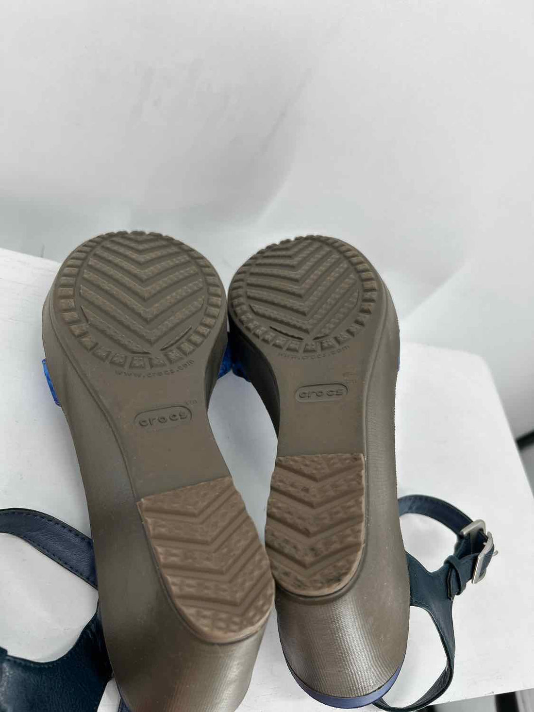 Crocs Women Size 9 Navy Wedges
