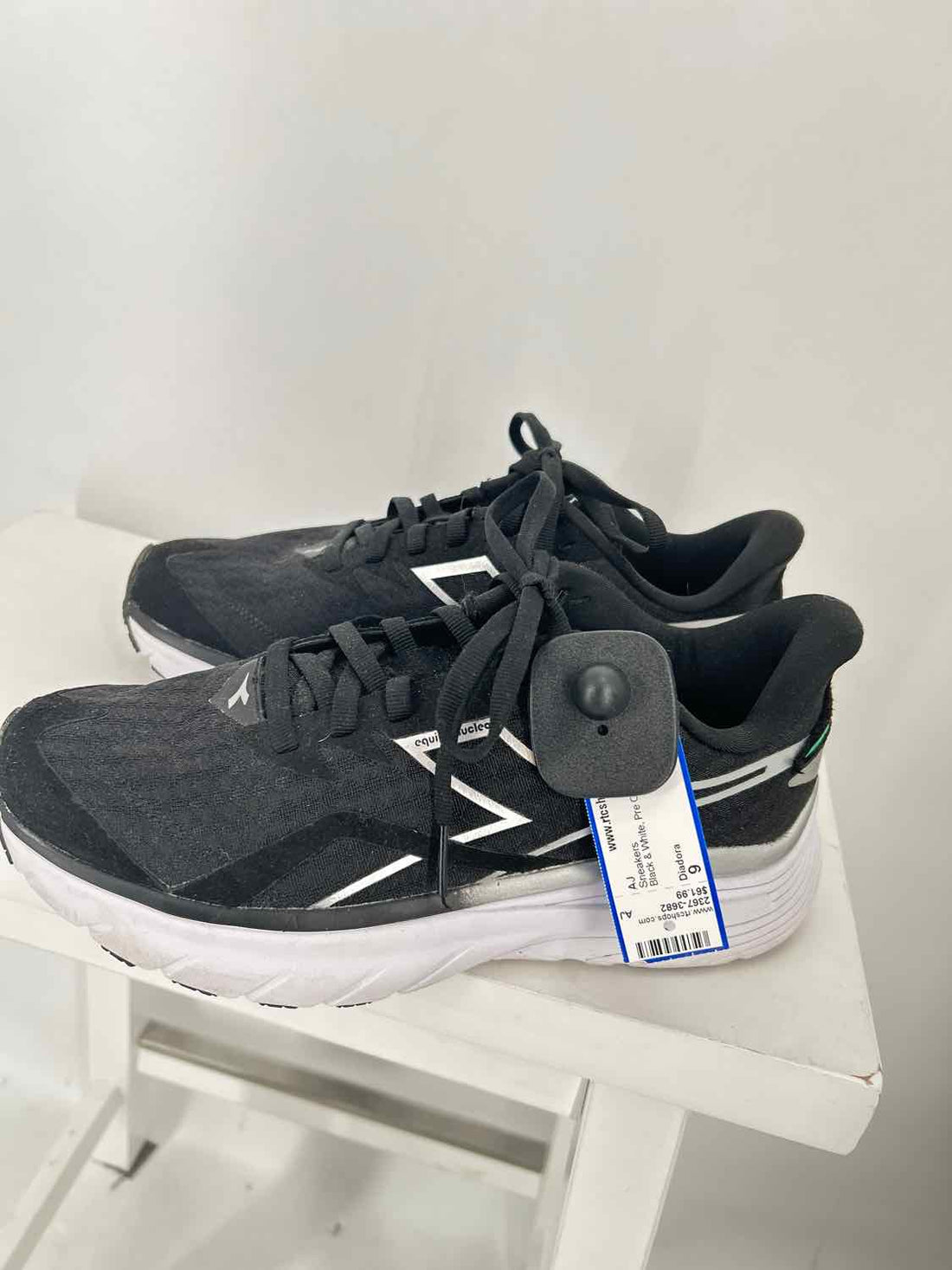 Diadora Women Size 9 Black & White Sneakers
