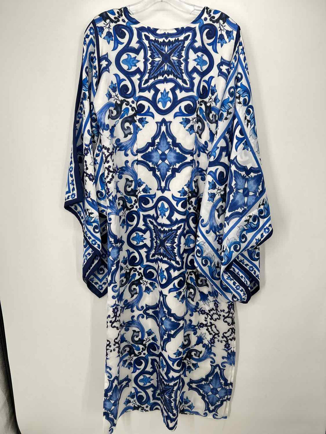 No Brand Name Size M Blue & White Long Sleeve Dress