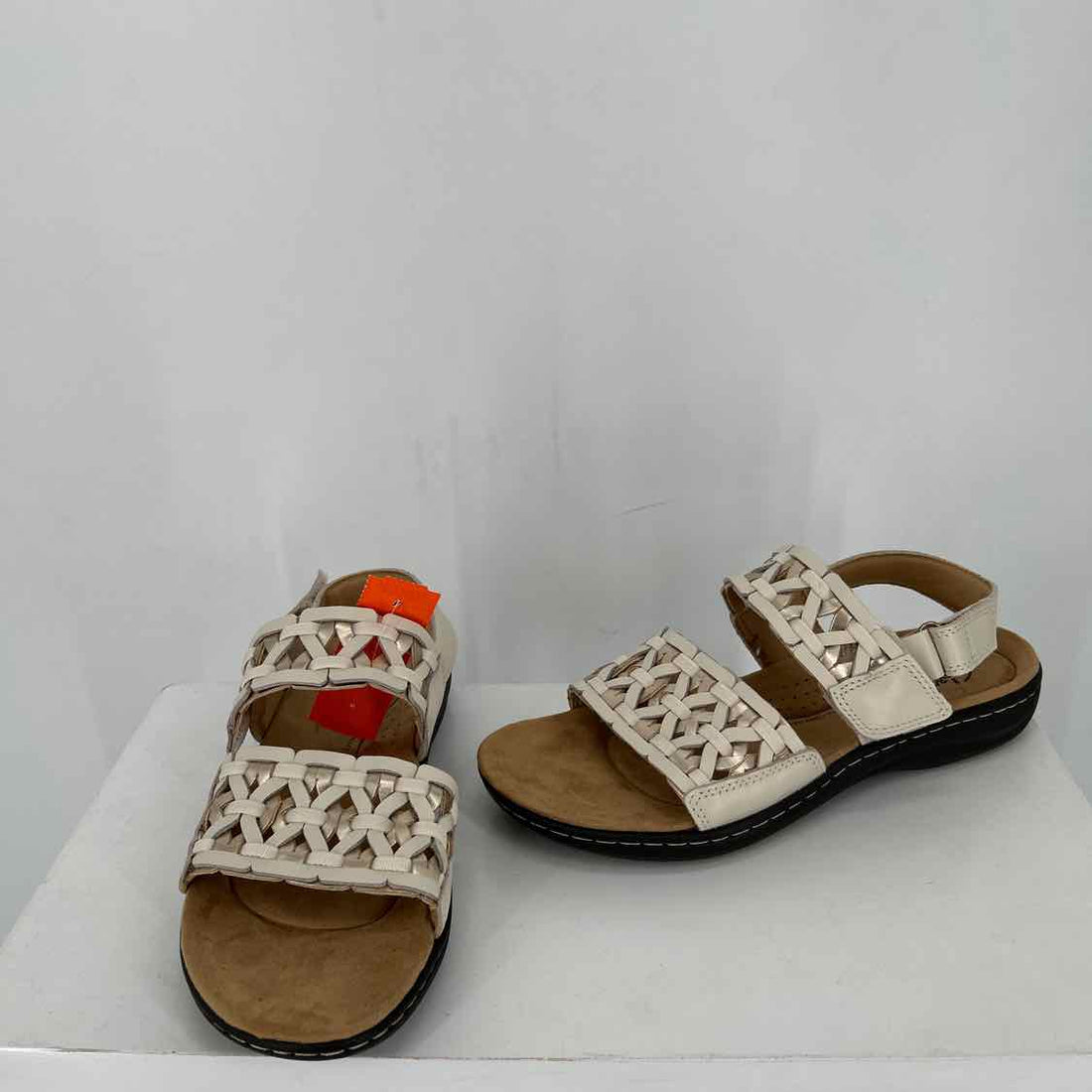 Clarks Women Size 8 Cream & Gold Sandals