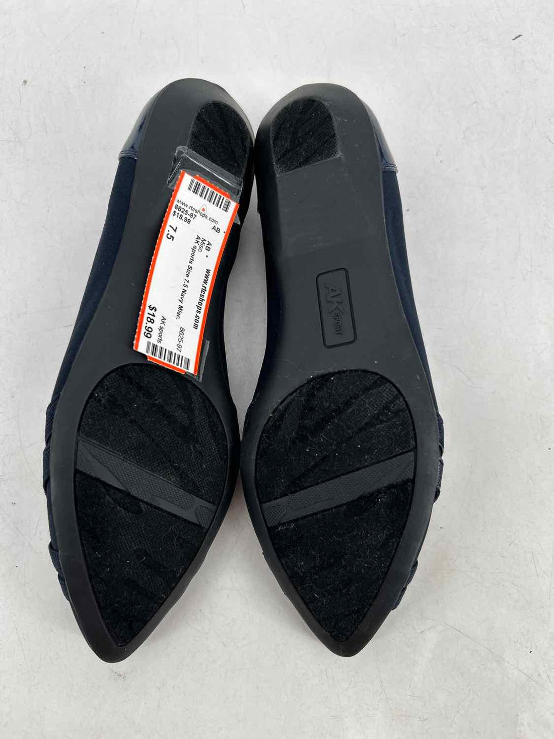 AK sports Size 7.5 Navy Misc.