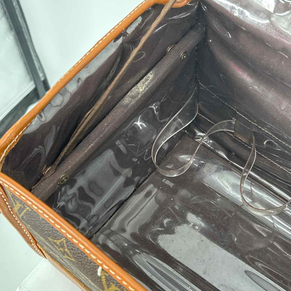 Louis Vuitton Train Case Monogram Vintage LUXURY