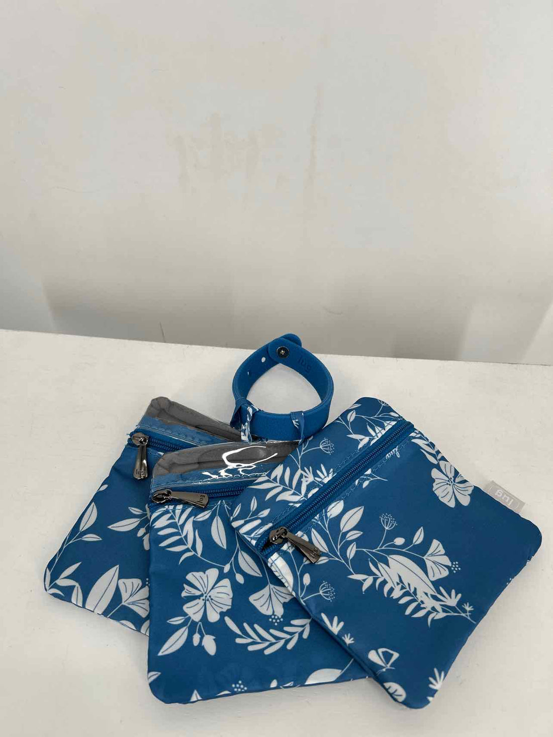 Lug Nylon Blue & White NWT Misc.