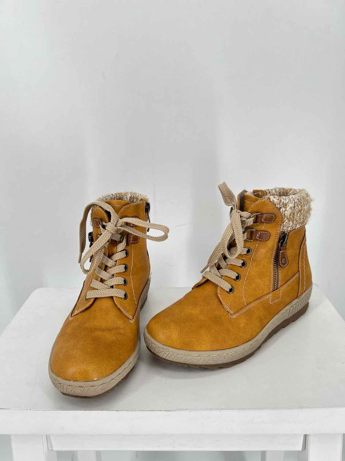 Spring Step Women Size 36 Yellow Combat Boot