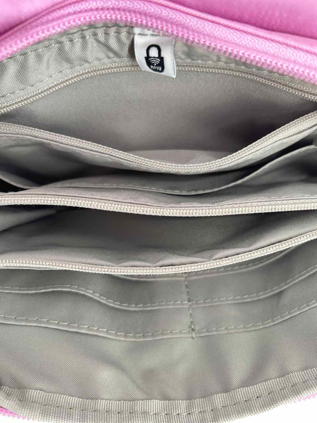 Baggallini NWT Pink Canvas Crossbody