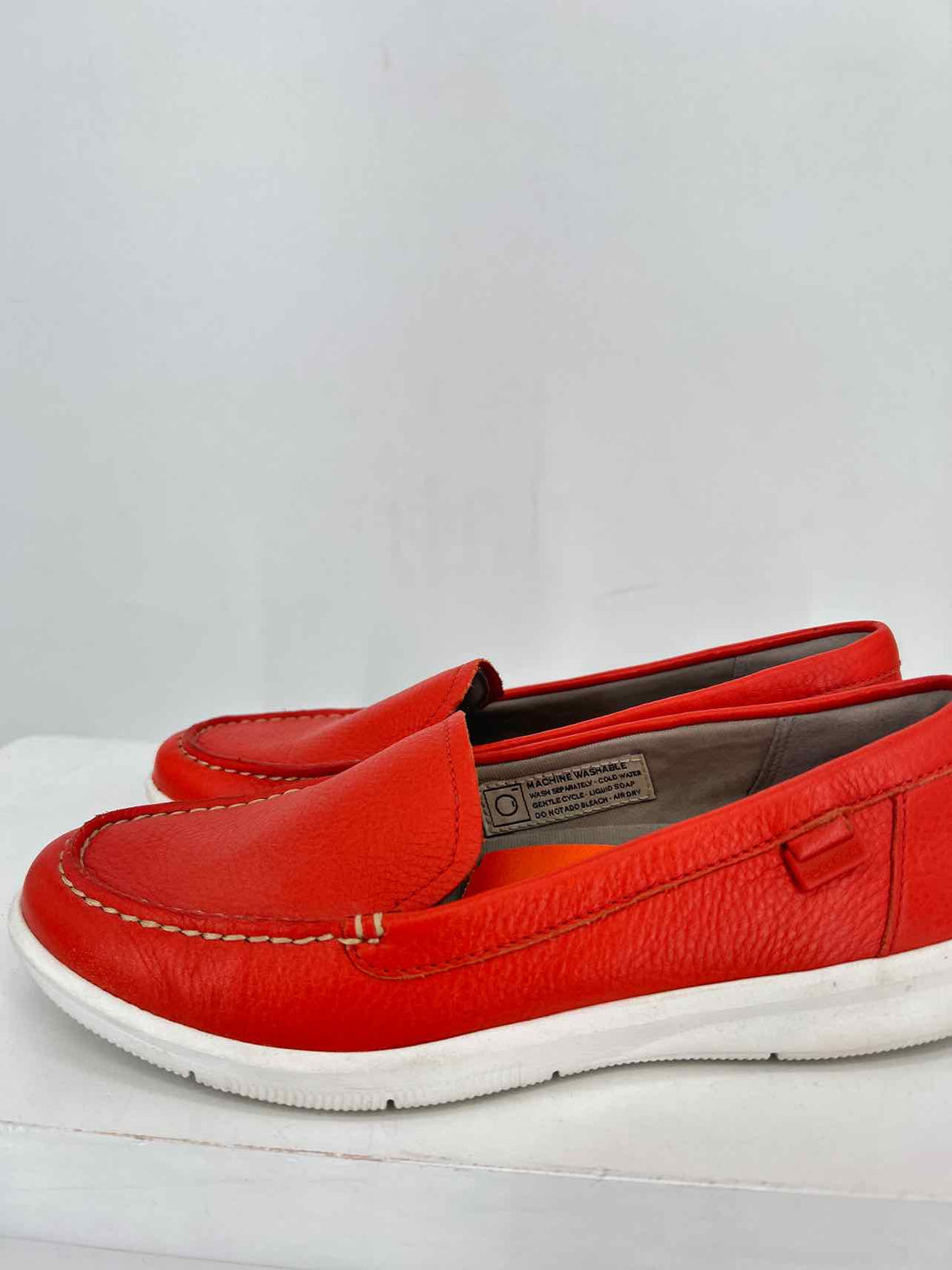 Rockport Women Size 6.5 Orange Loafers