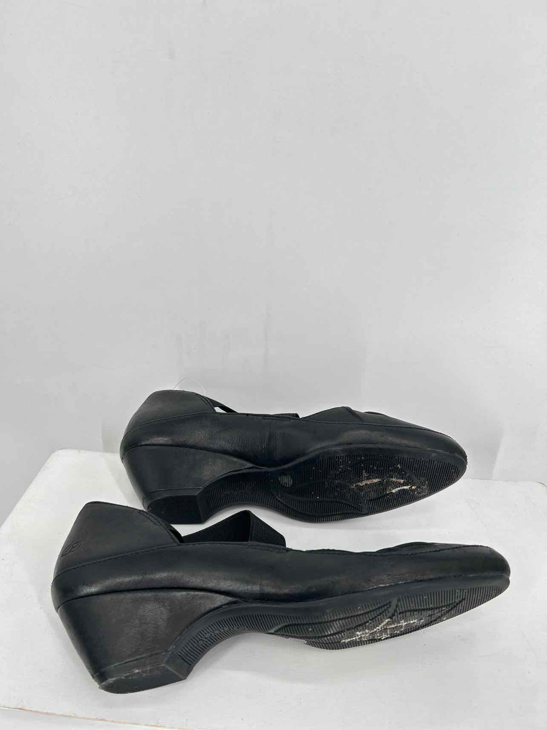 Nurture Women Size 8 Black Wedges