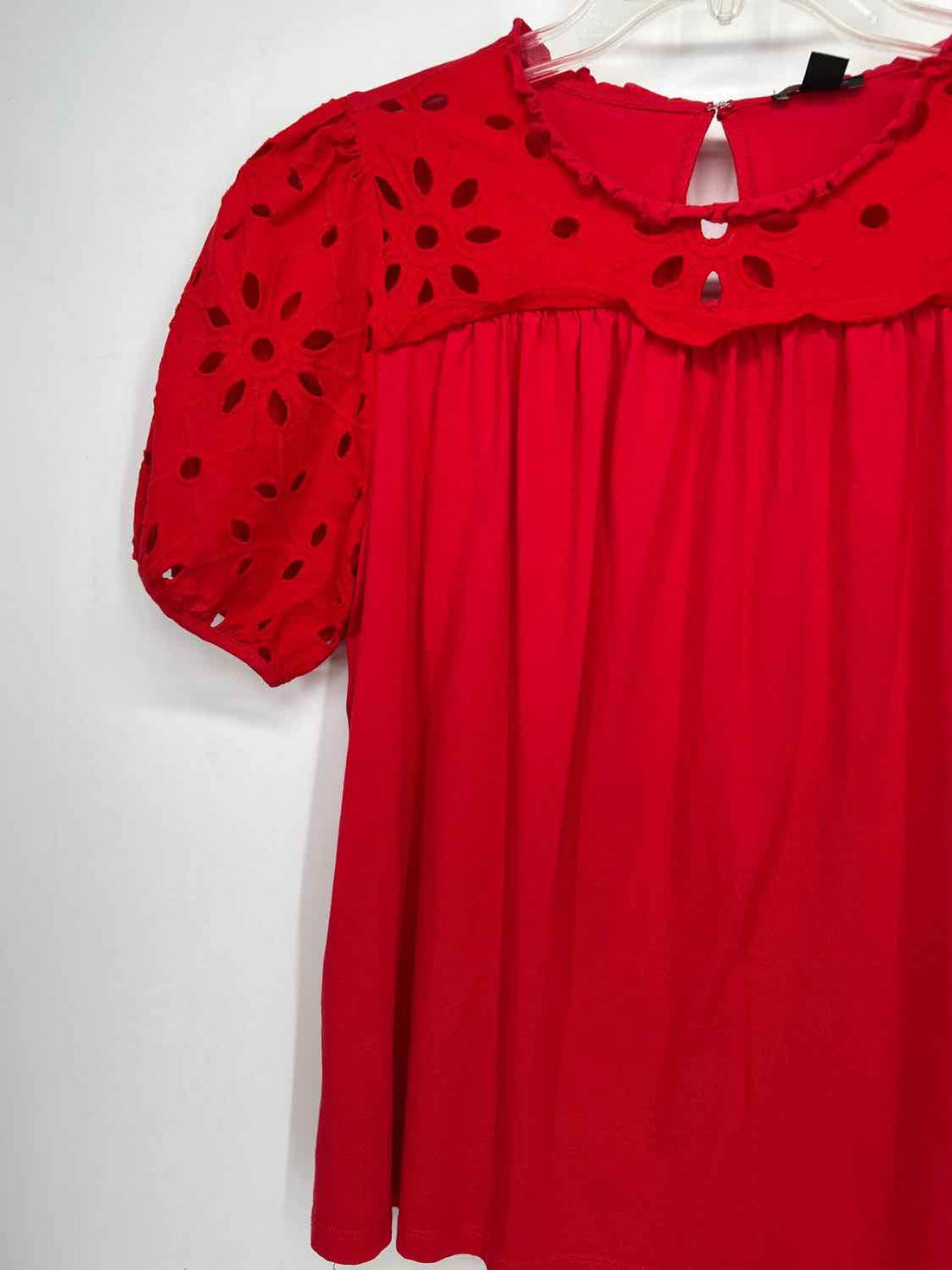 Ann Taylor Size M Red Eyelet Short Sleeve