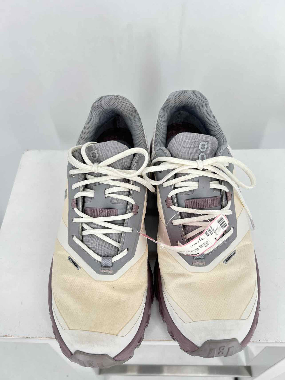On Cloud Women Size 7 Cream Gray & Purple Sneakers