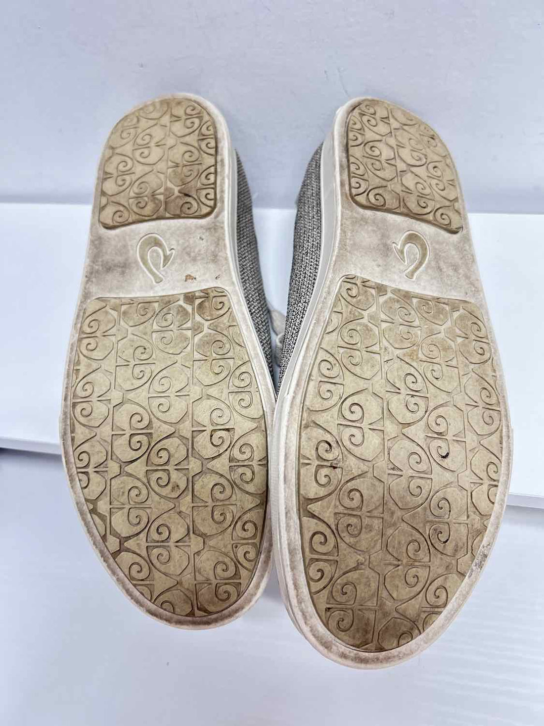 Olu Kai Women Size 9 Taupe Sneakers