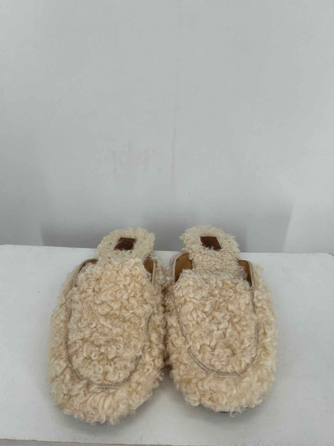 Ugg Women Size 6 Cream Mules
