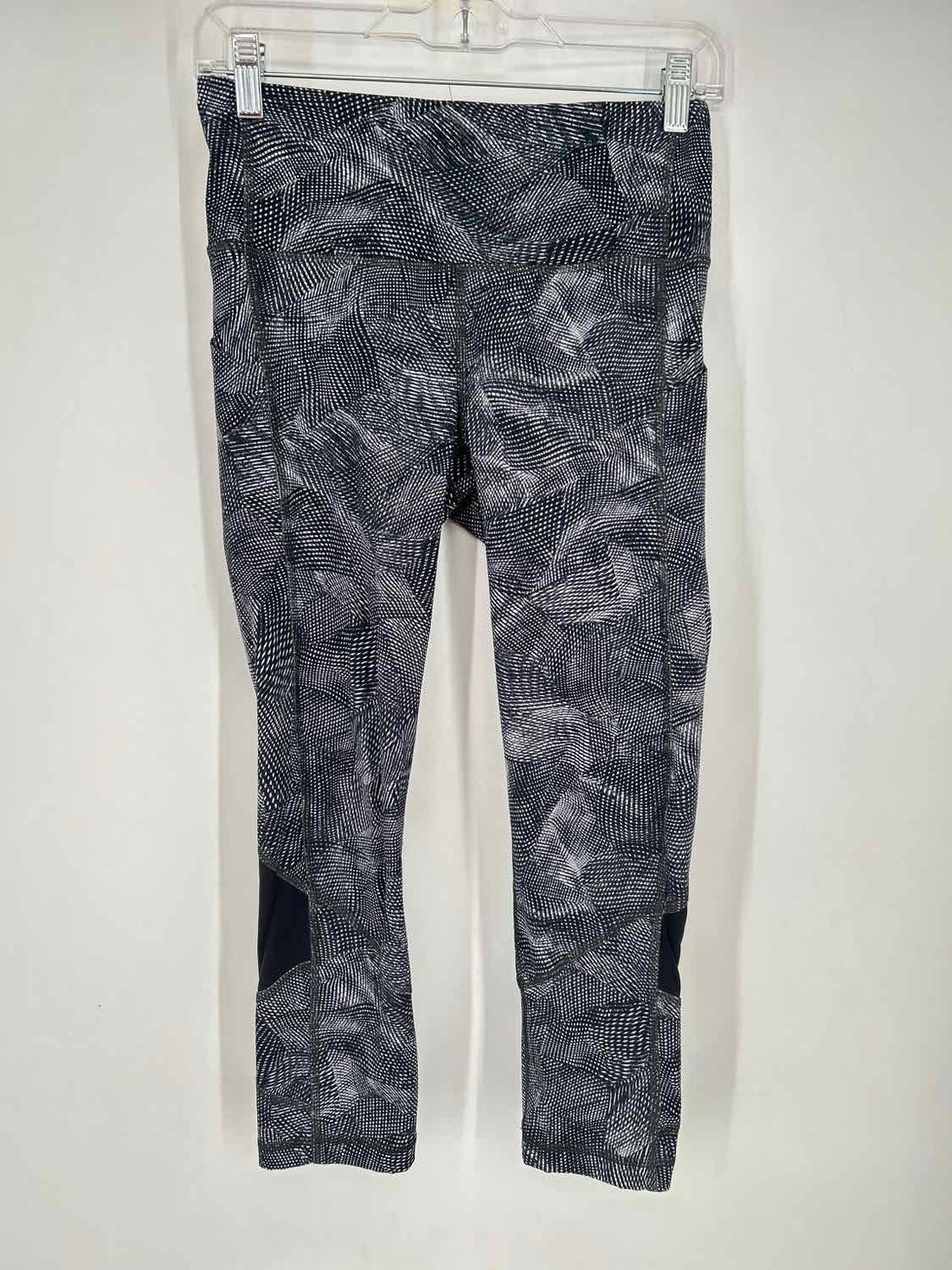 Lululemon Size 6 Black & White Print Active Leggings