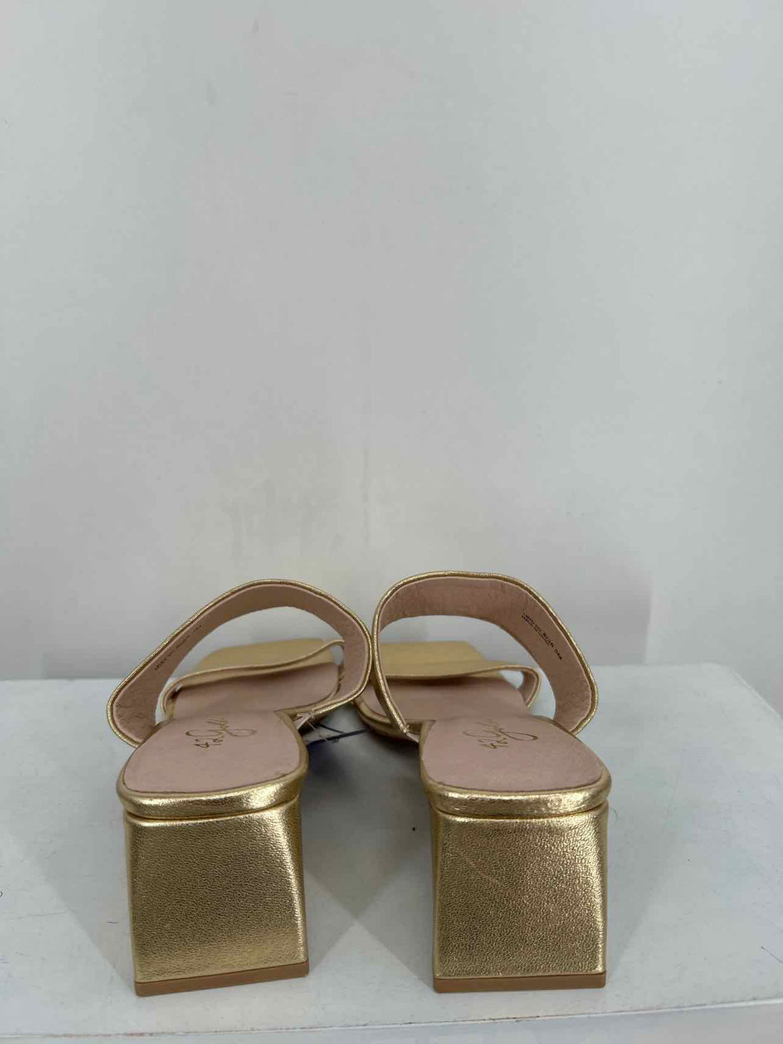 42 Gold Women Size 8 Gold Sandals a