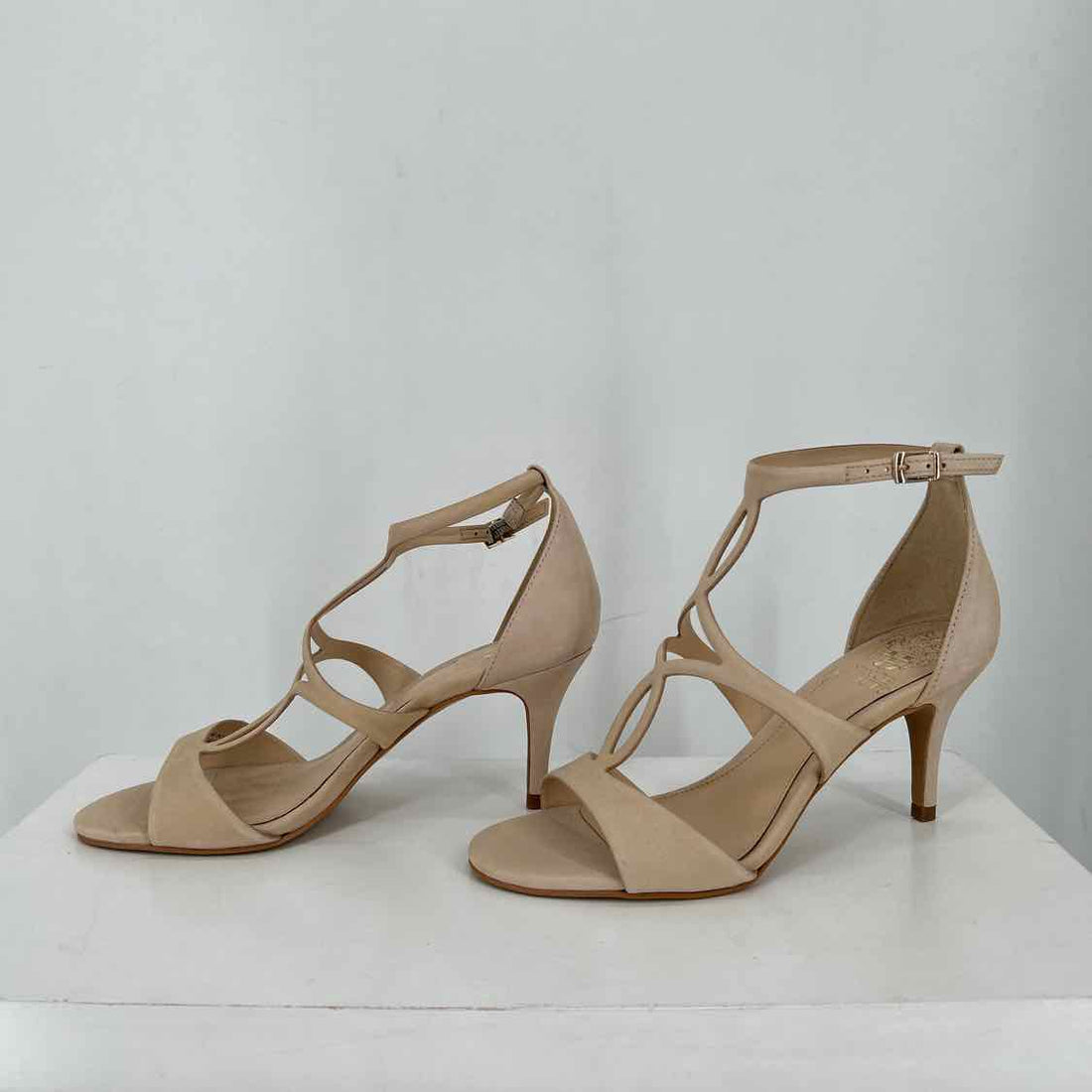 Vince Camuto Women Size 6 Tan Heels