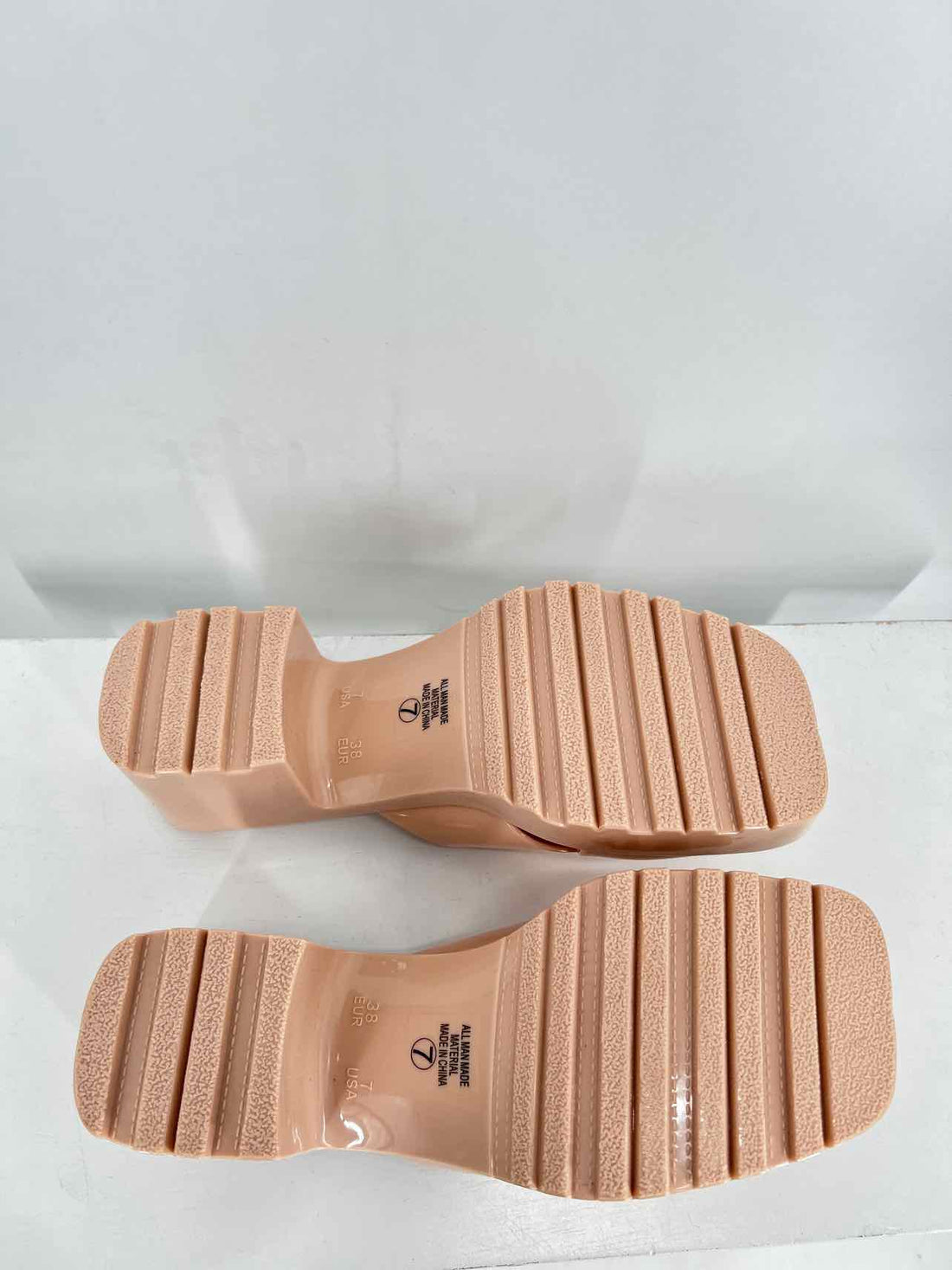Soda Women Size 7 Peach Platforms