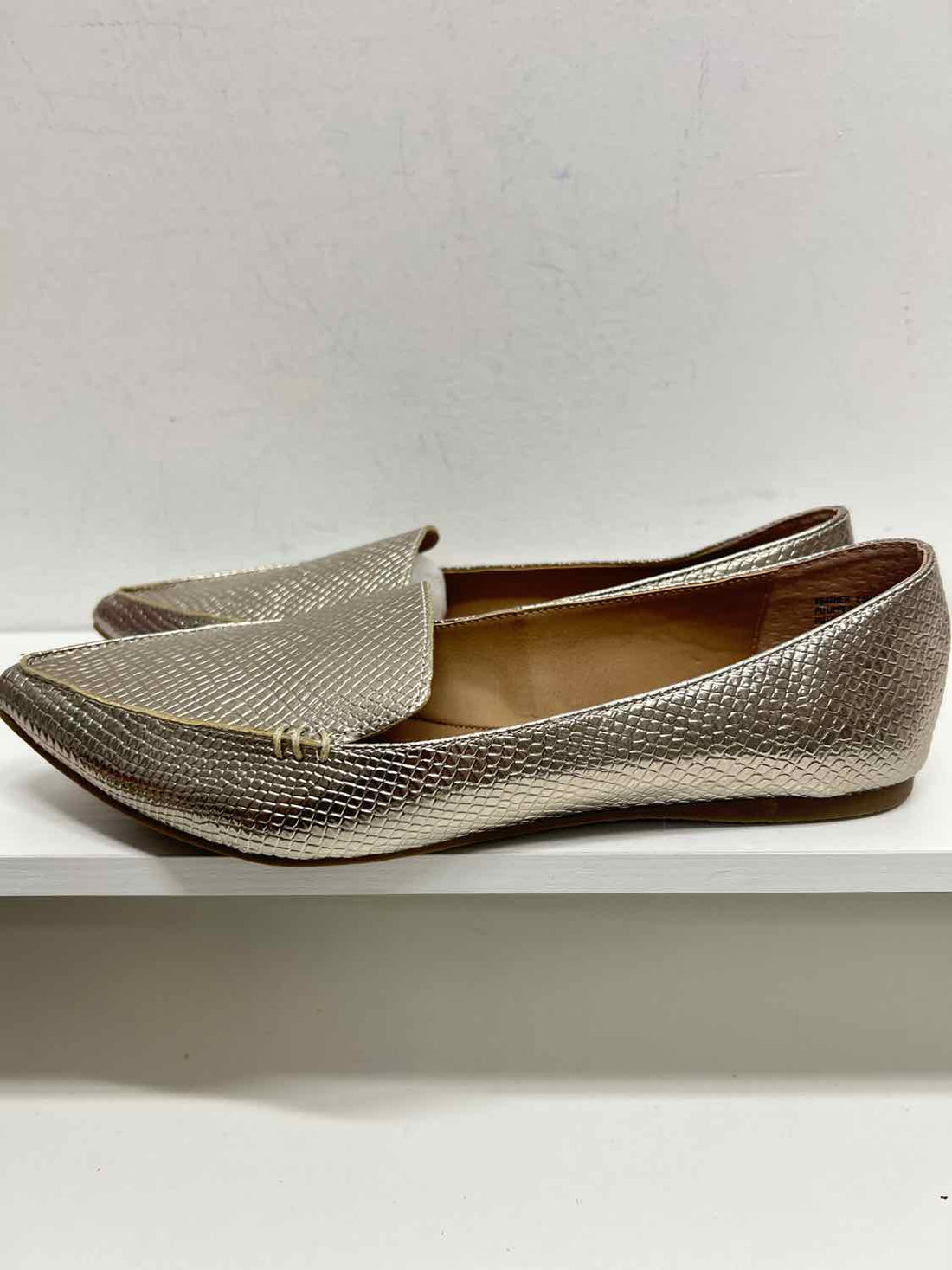 Steve Madden Women Size 6.5 Gold Like New Flats