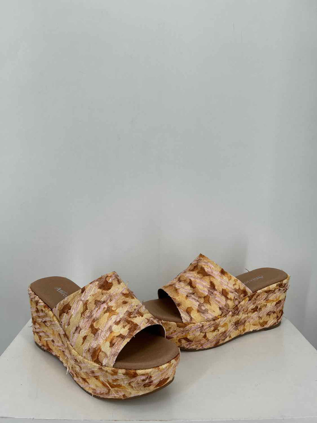 Antelope Women Size 39 (8.5-9) Yellow Print New Wedges
