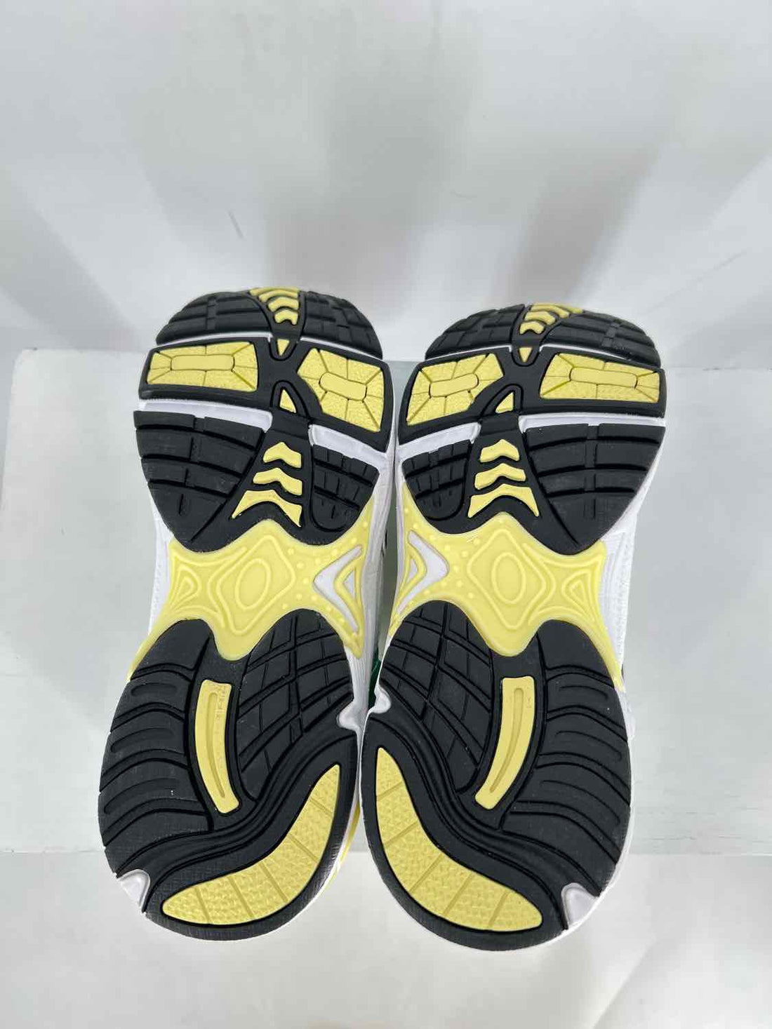 Vionic Women Size 7.5 Green & Yellow Sneakers