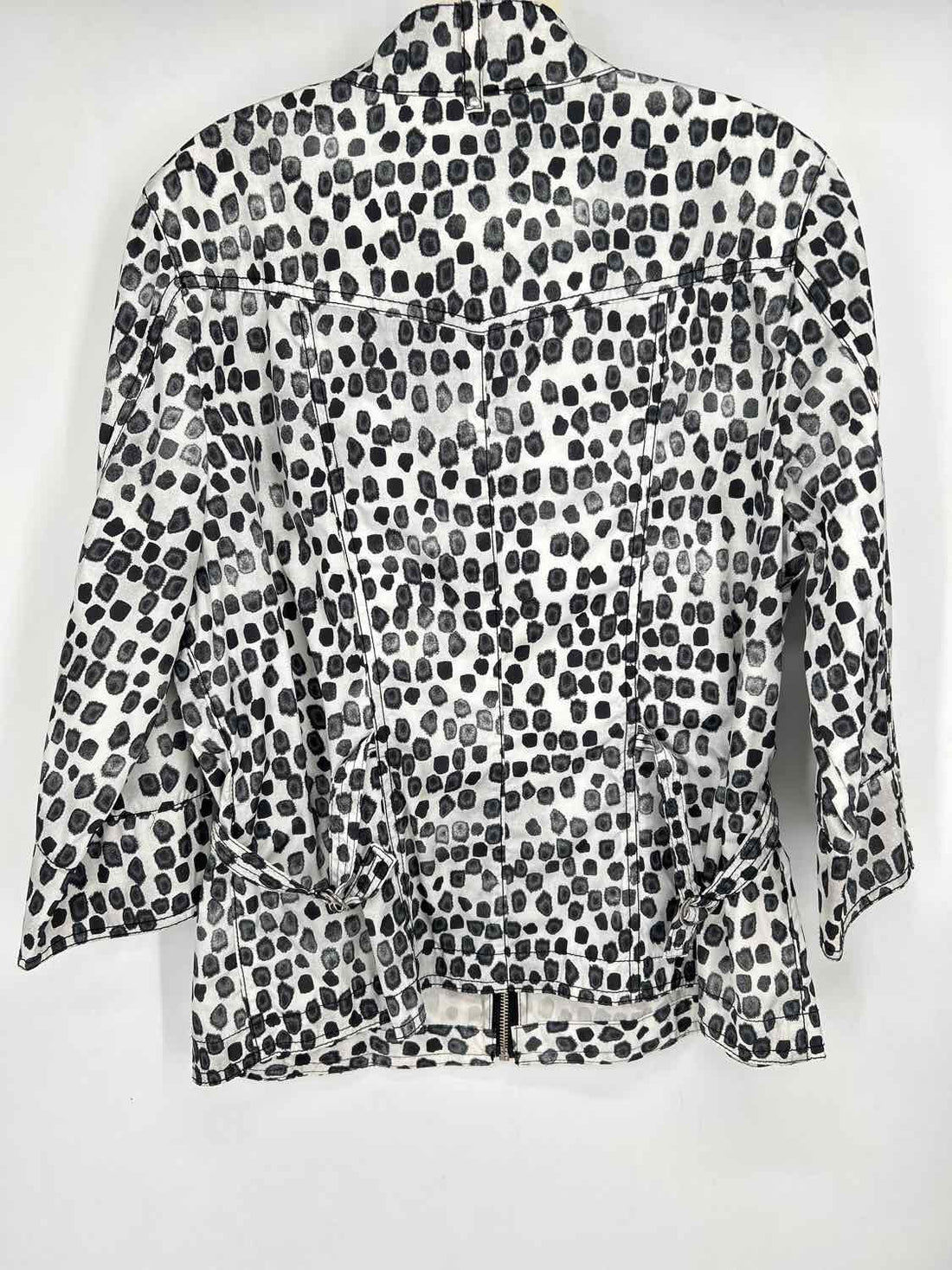 Zenergy by Chicos Size 2(L) White & Black Pre Owned Jacket