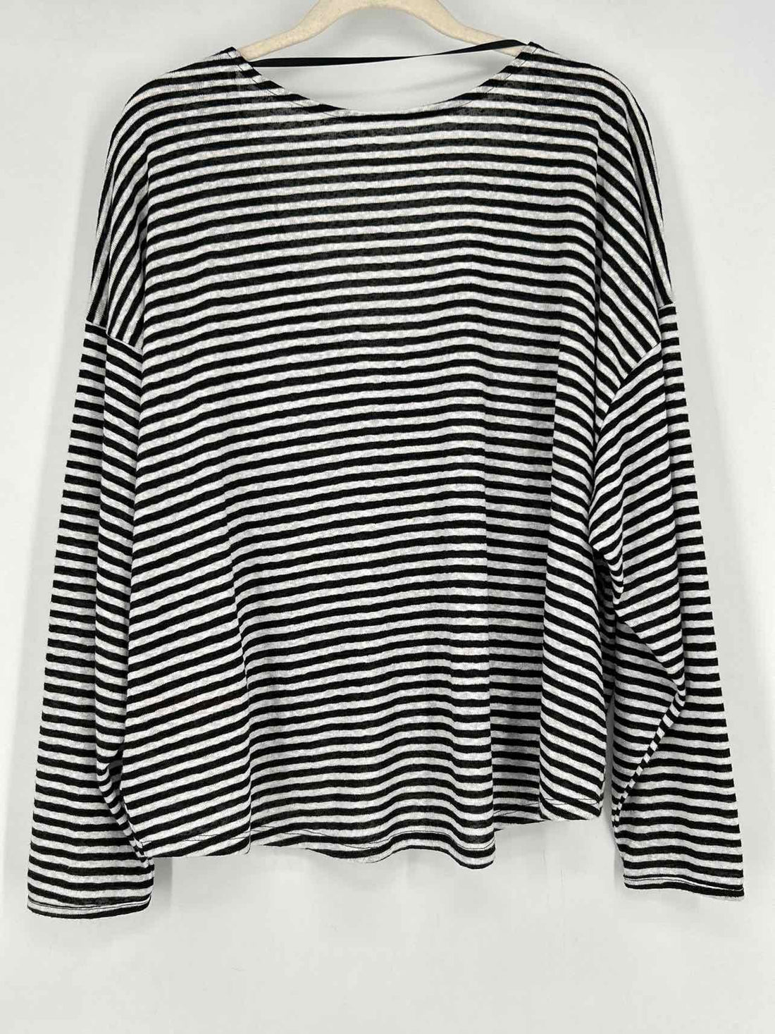 Torrid Size 2X Black & White Striped Long Sleeve Top/Blouse
