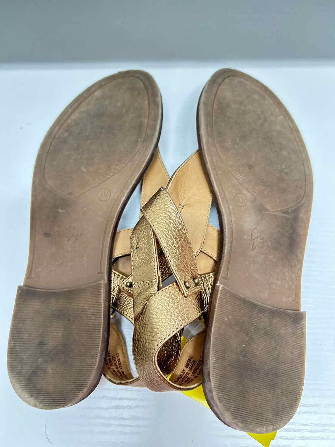 Crown Vintage Women Size 8 Gold Sandals