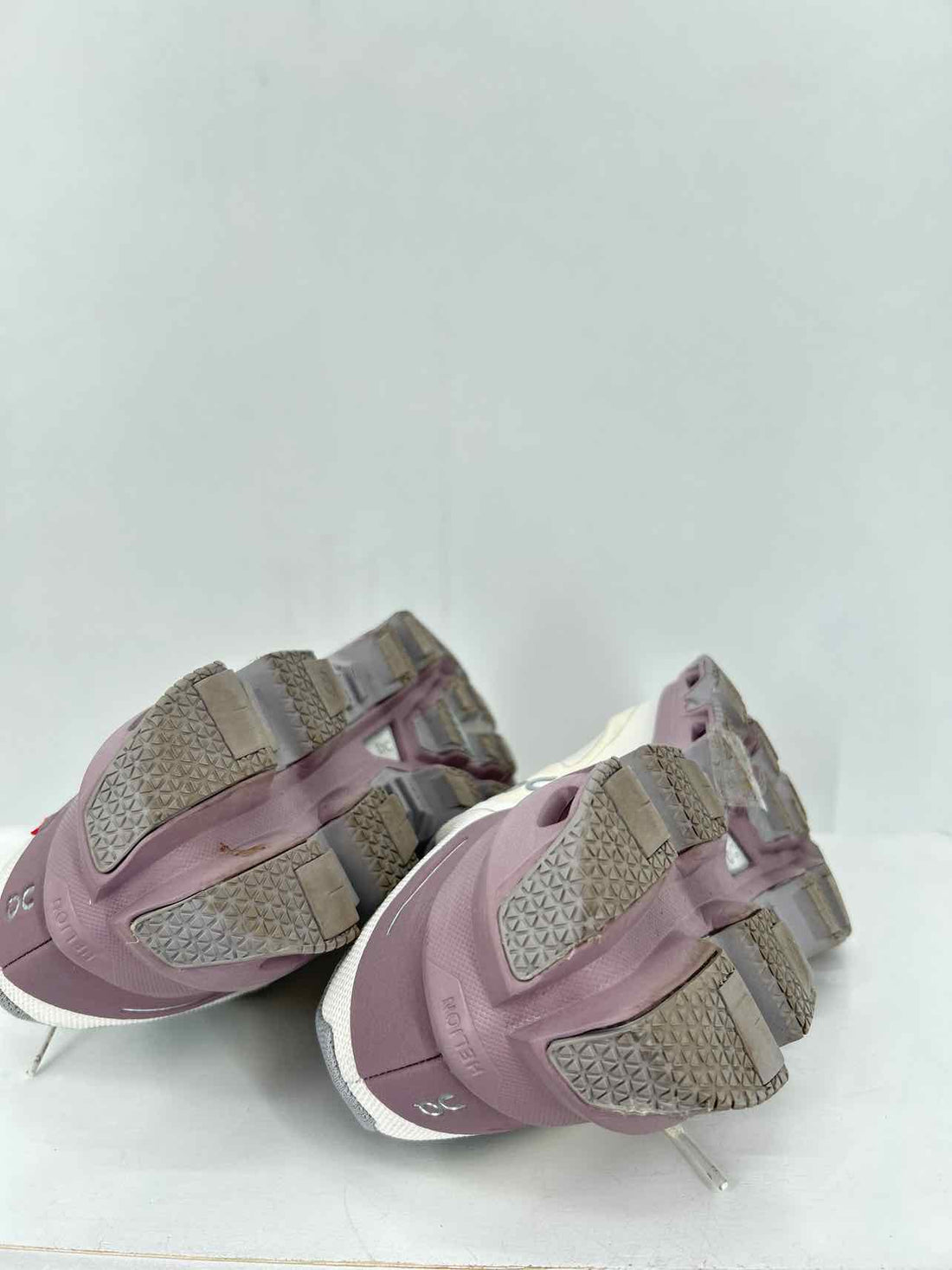 On Cloud Women Size 7 Cream Gray & Purple Sneakers