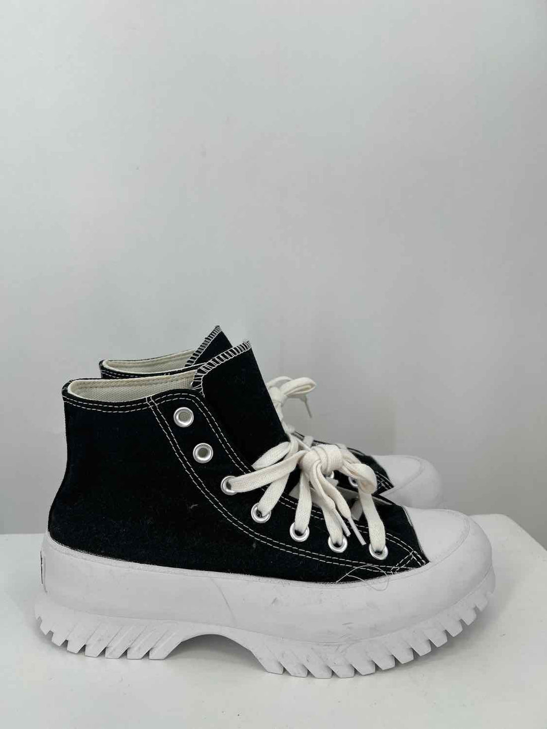 Converse Women Size 8 Black & White Like New Platforms