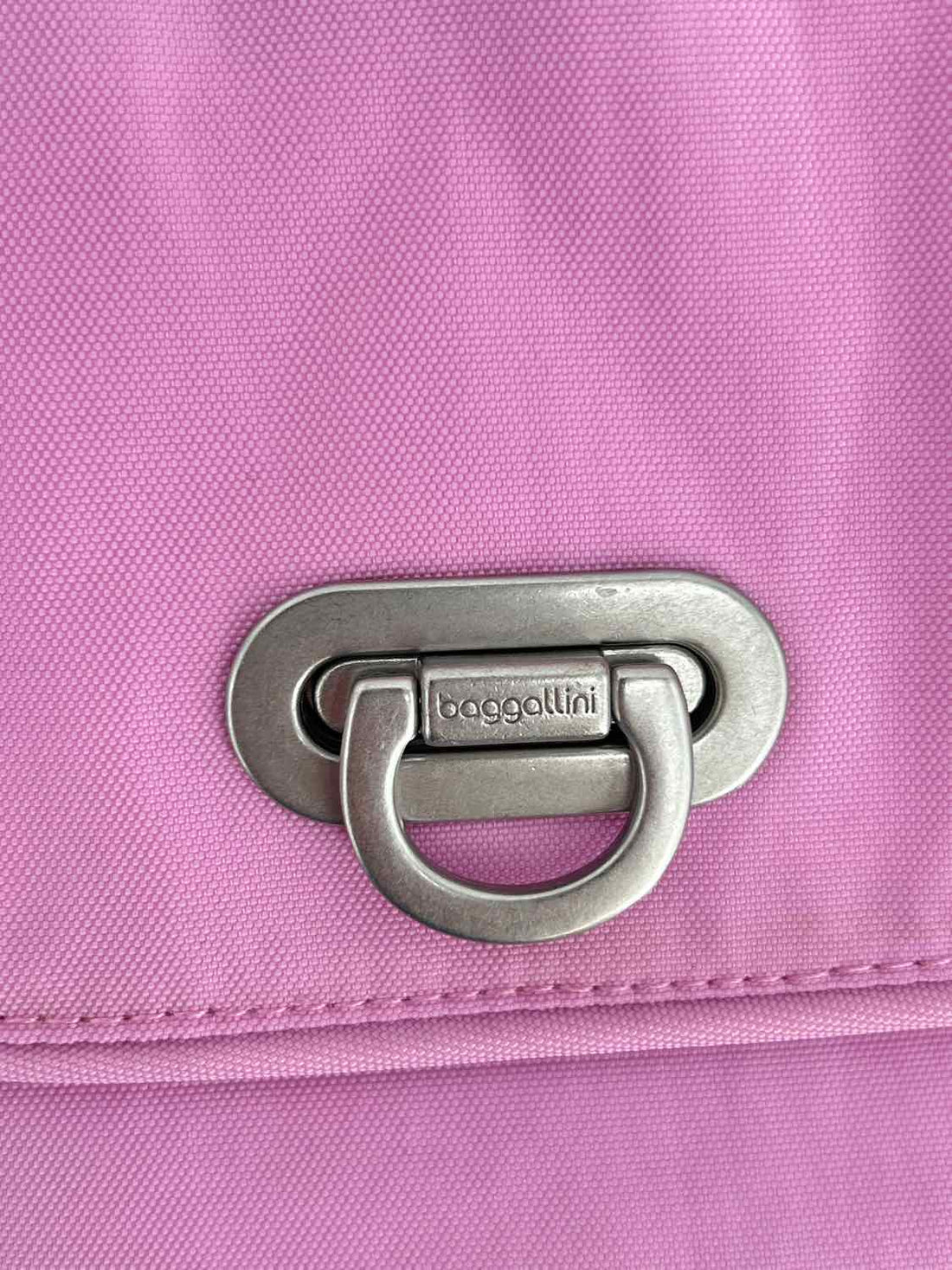 Baggallini NWT Pink Canvas Crossbody