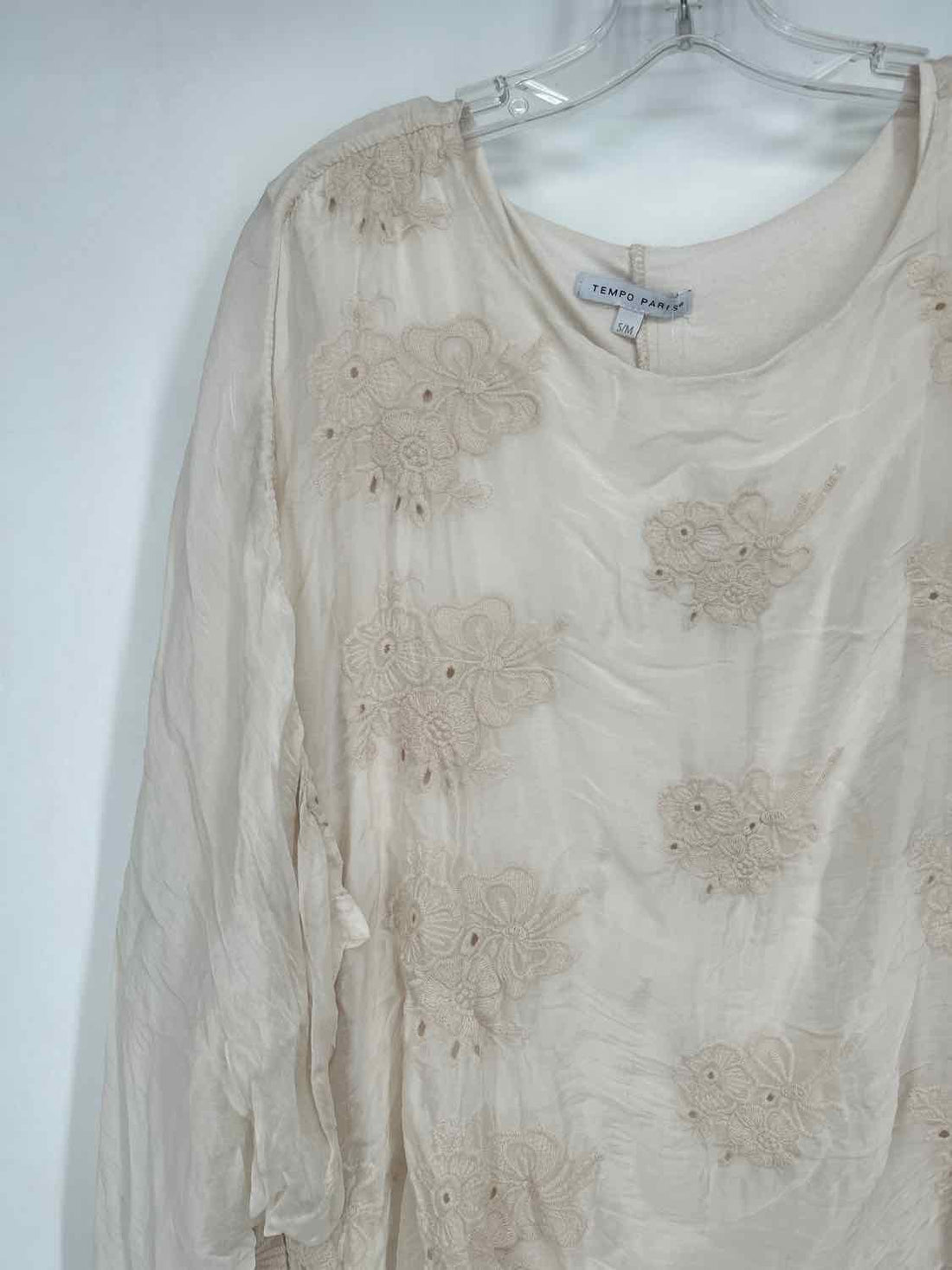 Tempo Paris Size M Cream Floral Silk Long Sleeve