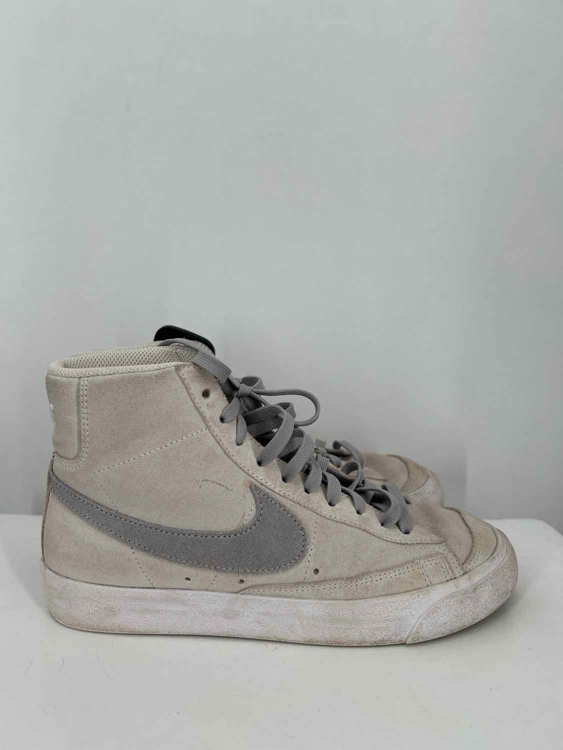 Nike Women Size 7.5 Gray & Pink Sneakers
