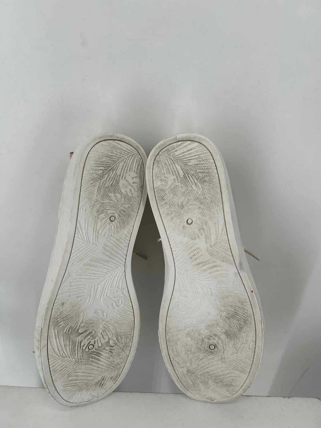 Tommy Bahama Women Size 7.5 Beige Print Sneakers