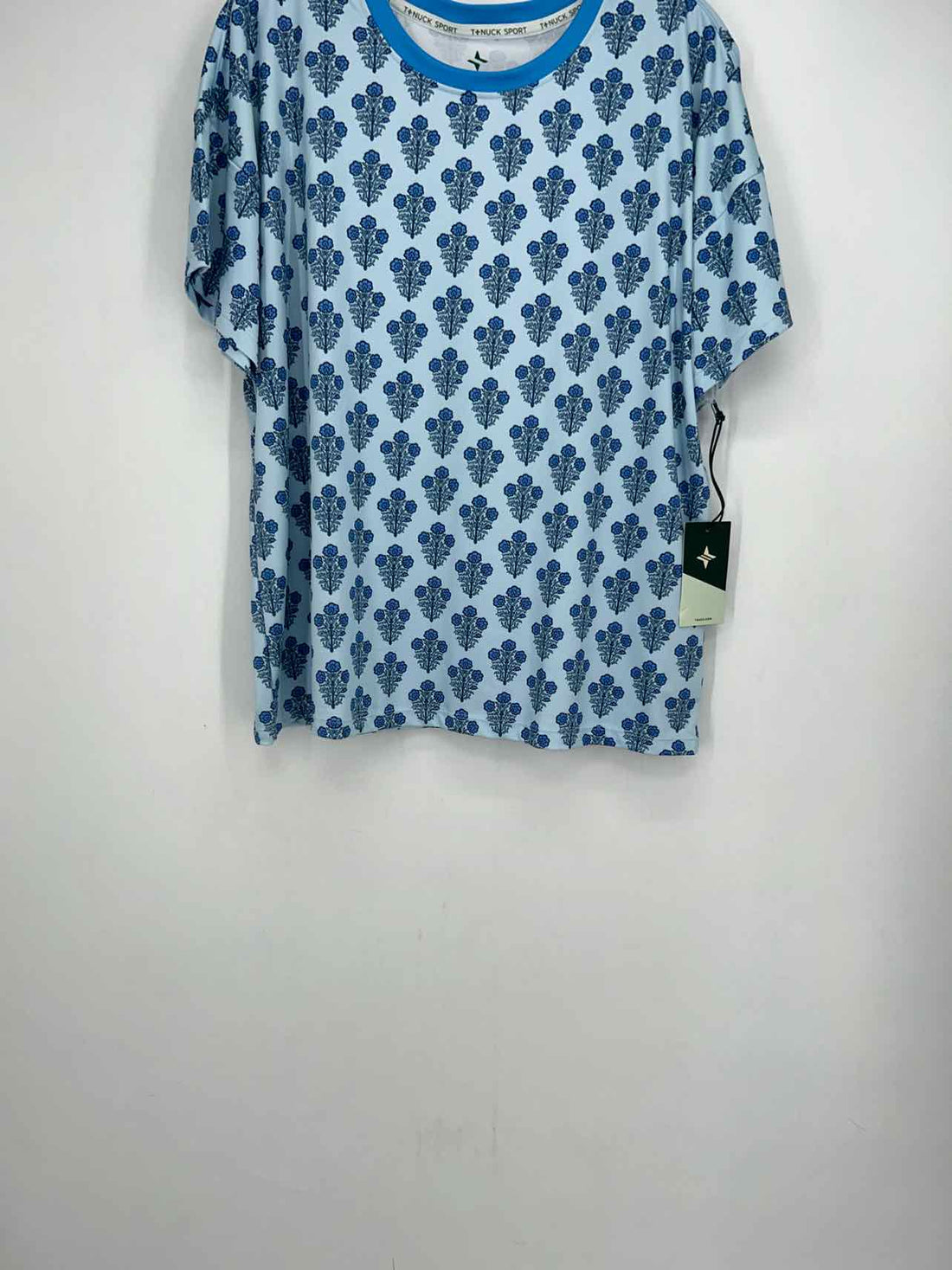 Tuckernuck Size XL Light Blue Floral NWT Active Tops