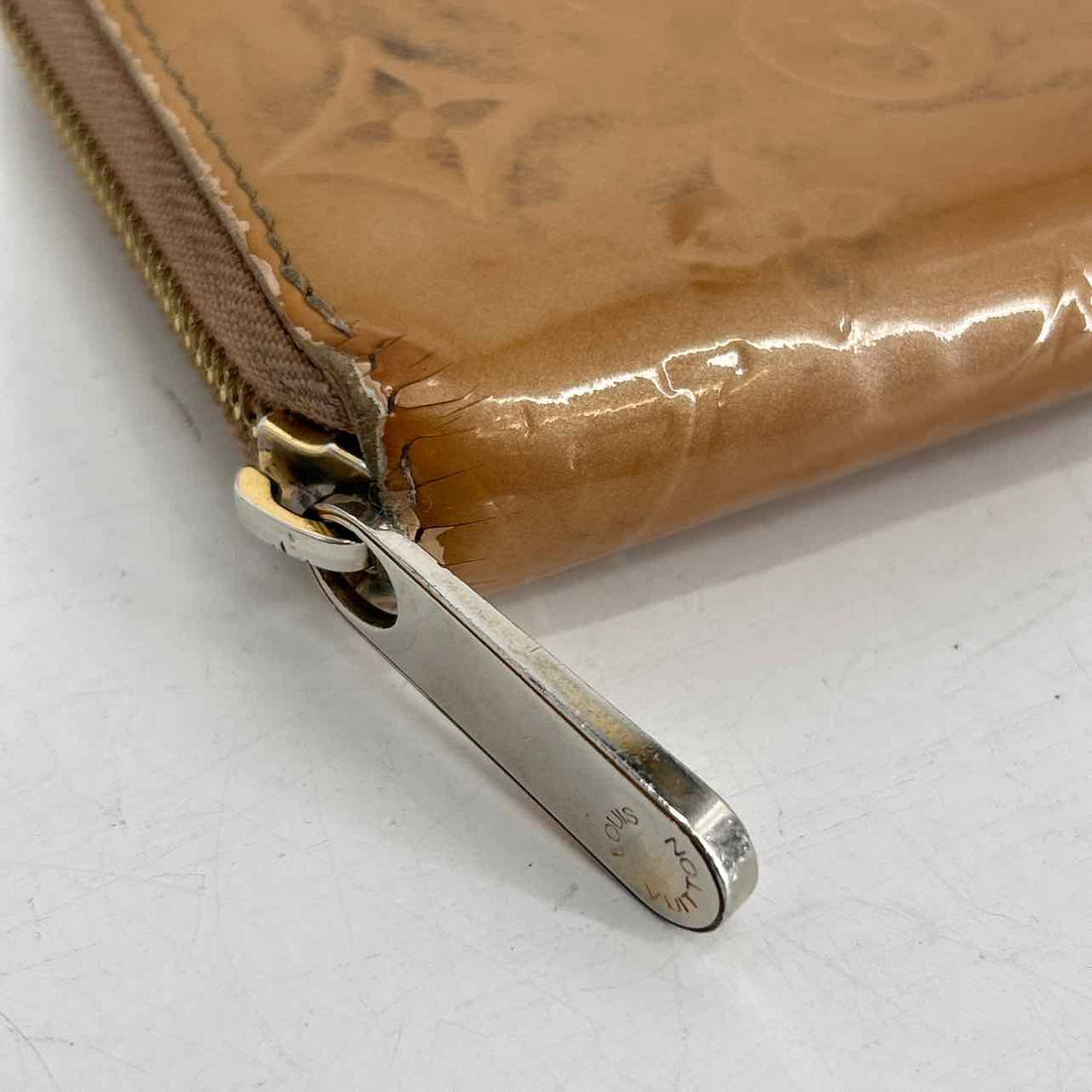 Louis Vuitton 2007 Vintage LV Zippy Wallet Patent Leather Gold LUXURY