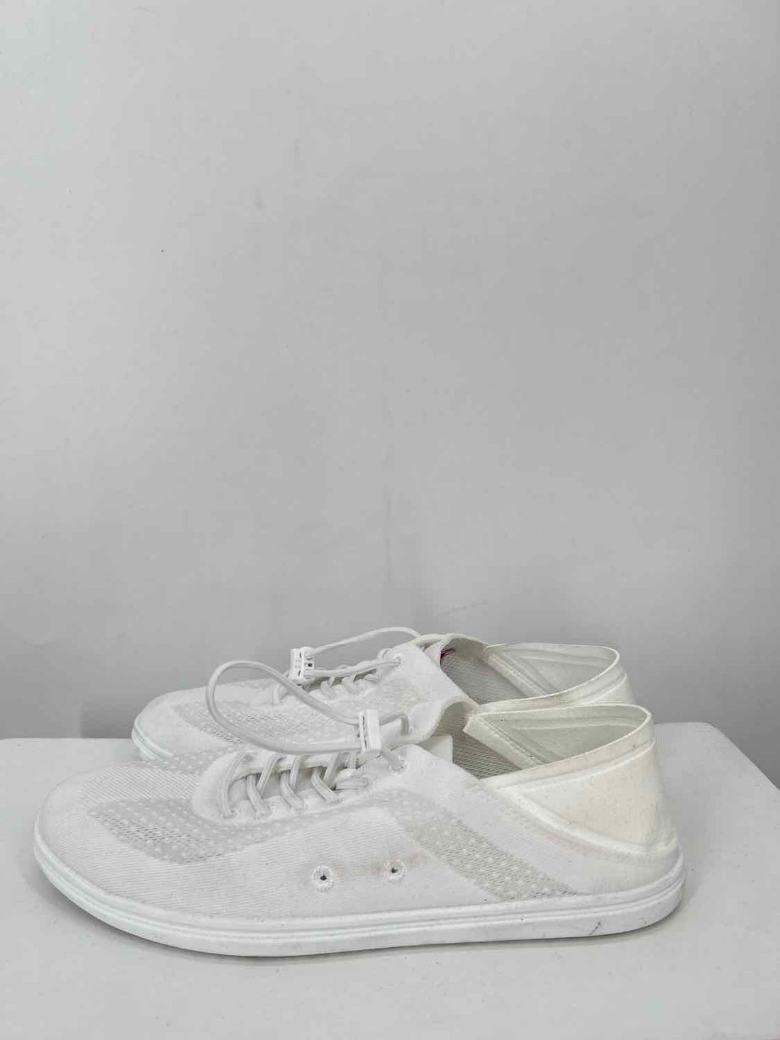 Lands' End Women Size 9 White Sneakers