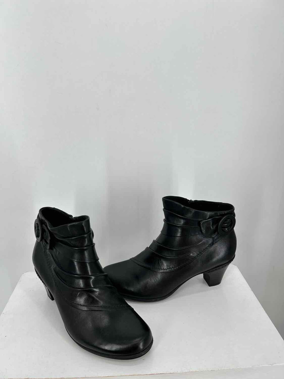 New Balance Women Size 7.5 Black Ankle Boot
