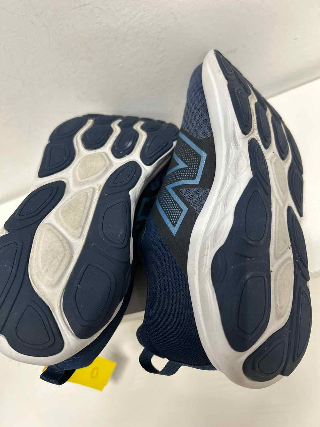 New Balance Women Size 7 Navy Sneakers