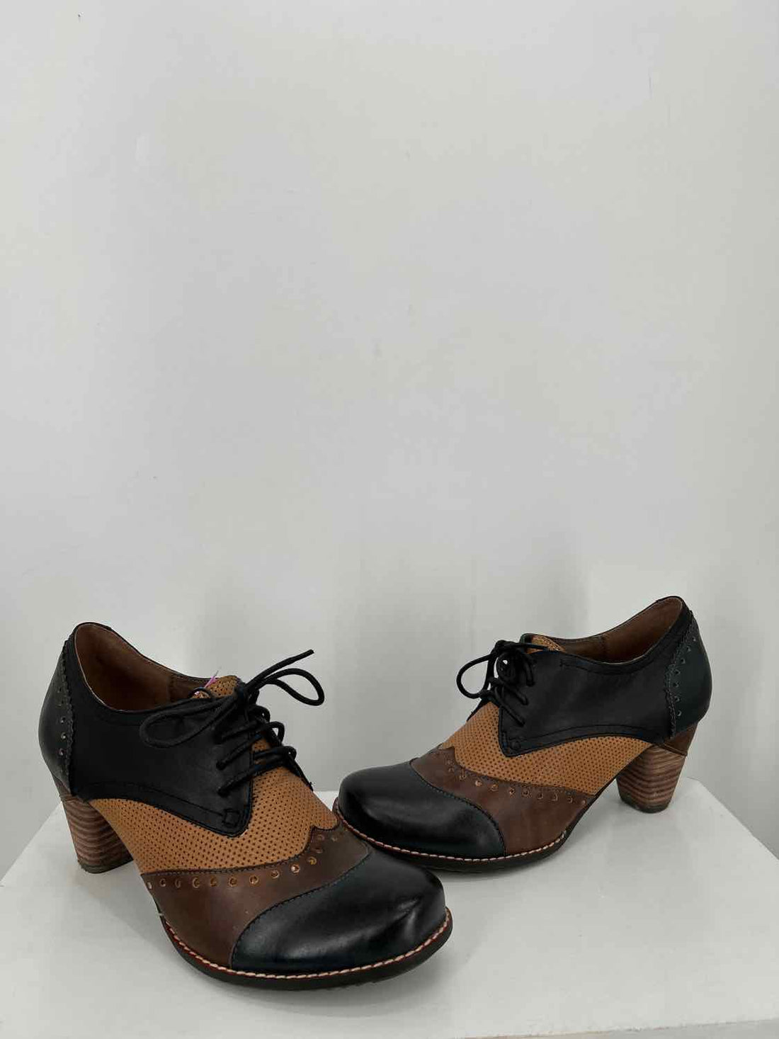 L'artiste Women Size 39 (8.5-9) Black Colorblock Heels