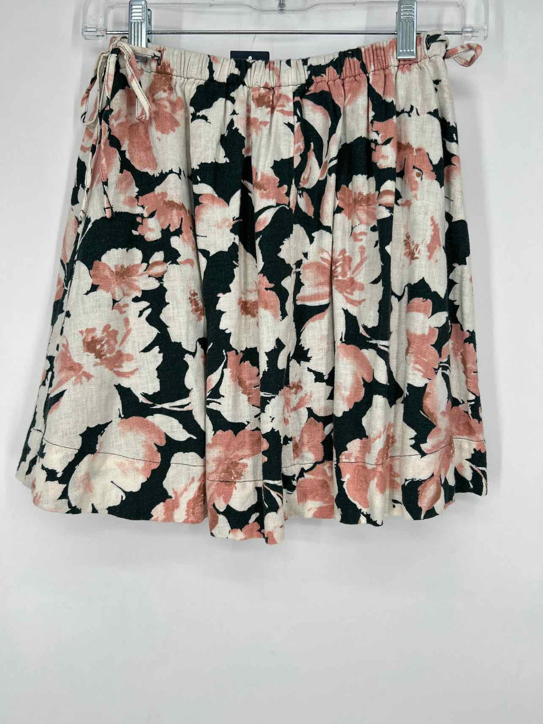 Abercrombie & Fitch Size XS Dark Green & White Floral NWT Skirts