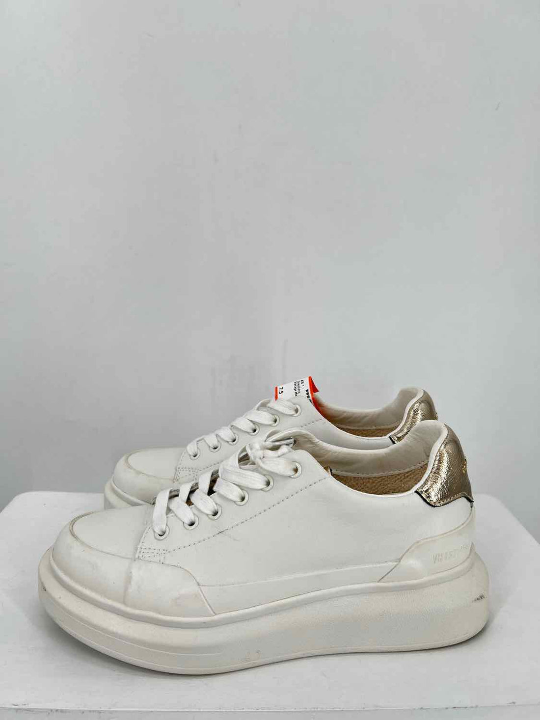 Vintage Havana Women Size 7.5 White Sneakers