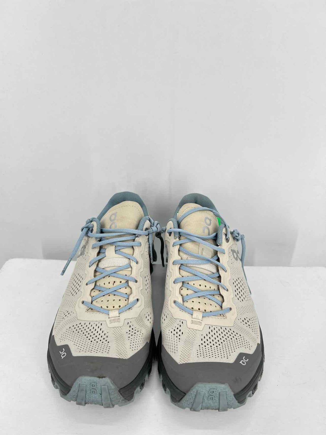 On Cloud Women Size 7 Tan & Gray Sneakers