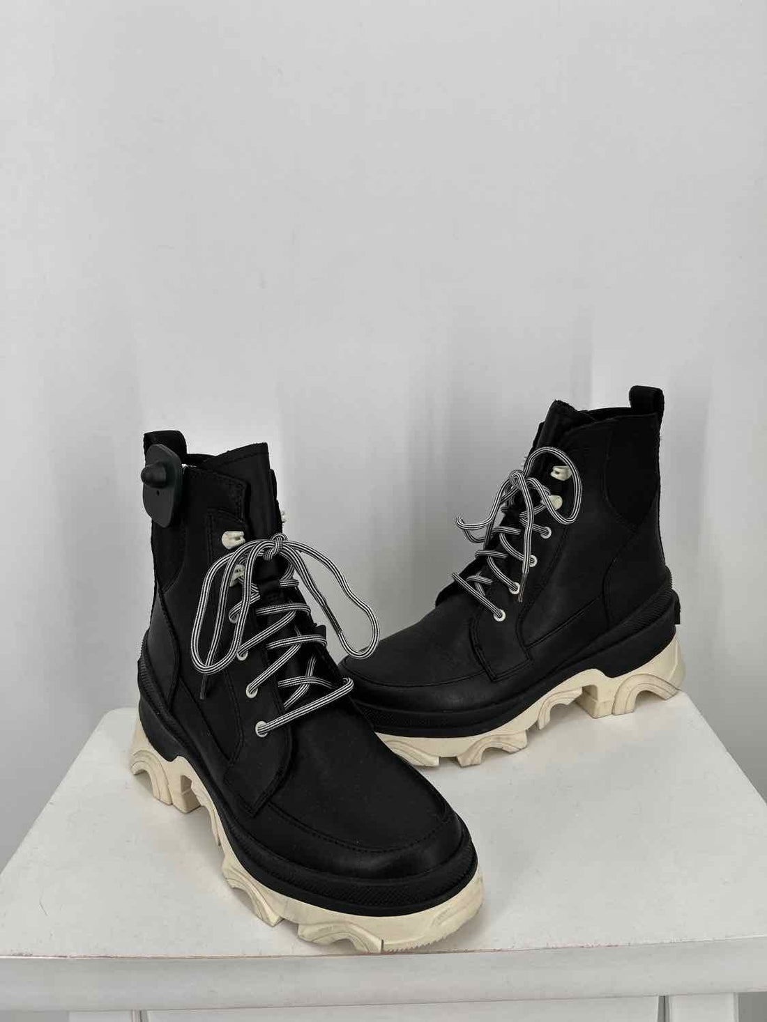 Sorel Women Size 7.5 Black Waterproof Combat Boot